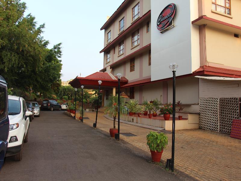 Chances Resort And Casino An Indy Resort Panaji Exterior foto